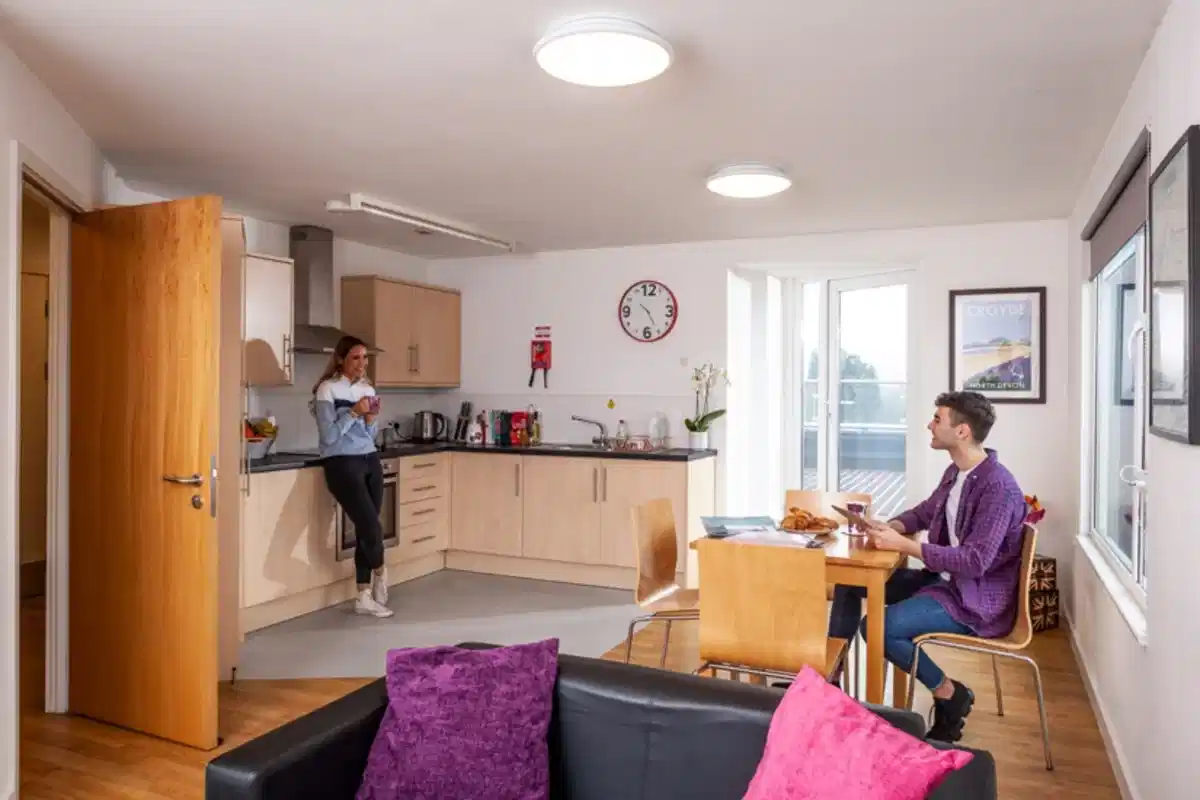 Amenities?w=400&h=260&fit=crop&q=40&auto=format&trim=auto