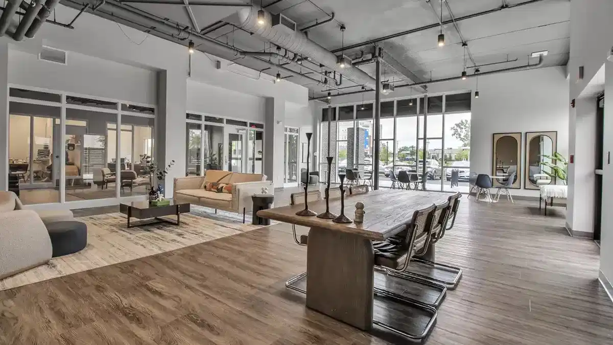 Common Area?w=400&h=260&fit=crop&q=40&auto=format&trim=auto