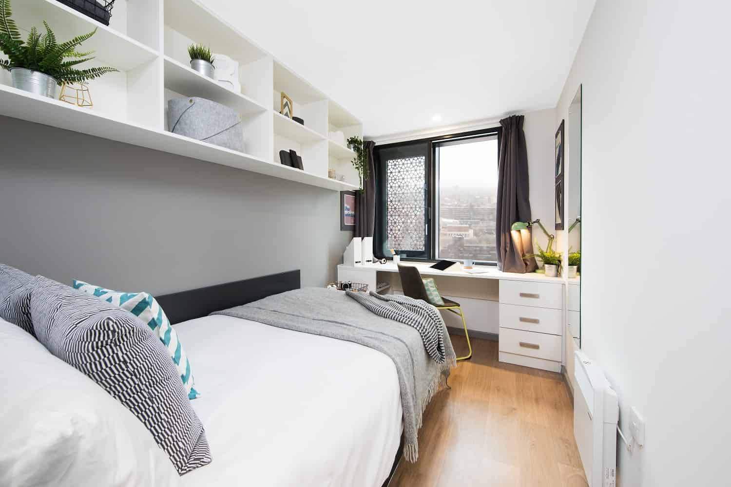 Exterior?w=400&h=260&fit=crop&q=40&auto=format&trim=auto