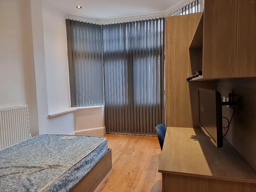 Kitchen?w=400&h=260&fit=crop&q=40&auto=format&trim=auto