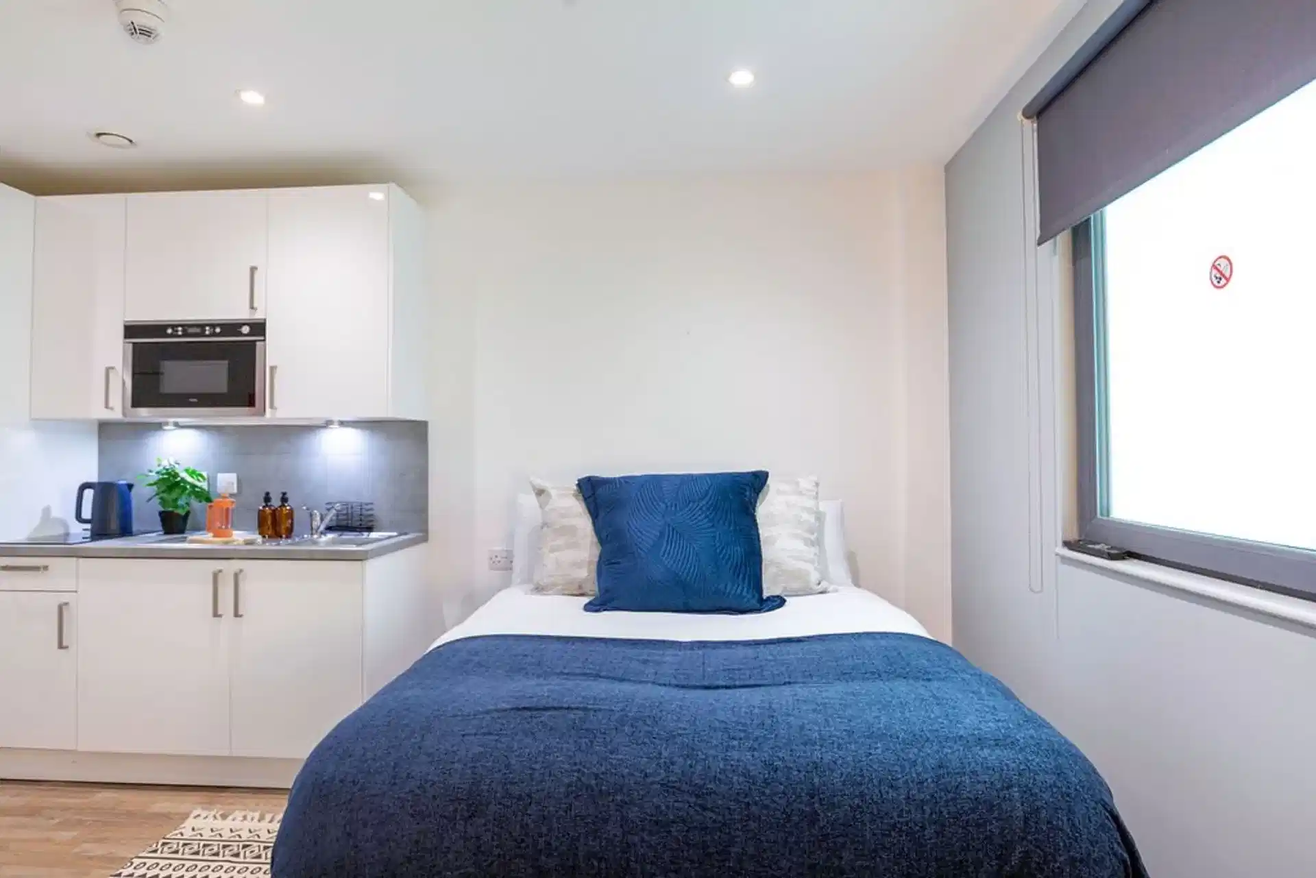 Amenities?w=400&h=260&fit=crop&q=40&auto=format&trim=auto