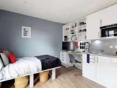 Amenities?w=400&h=260&fit=crop&q=40&auto=format&trim=auto