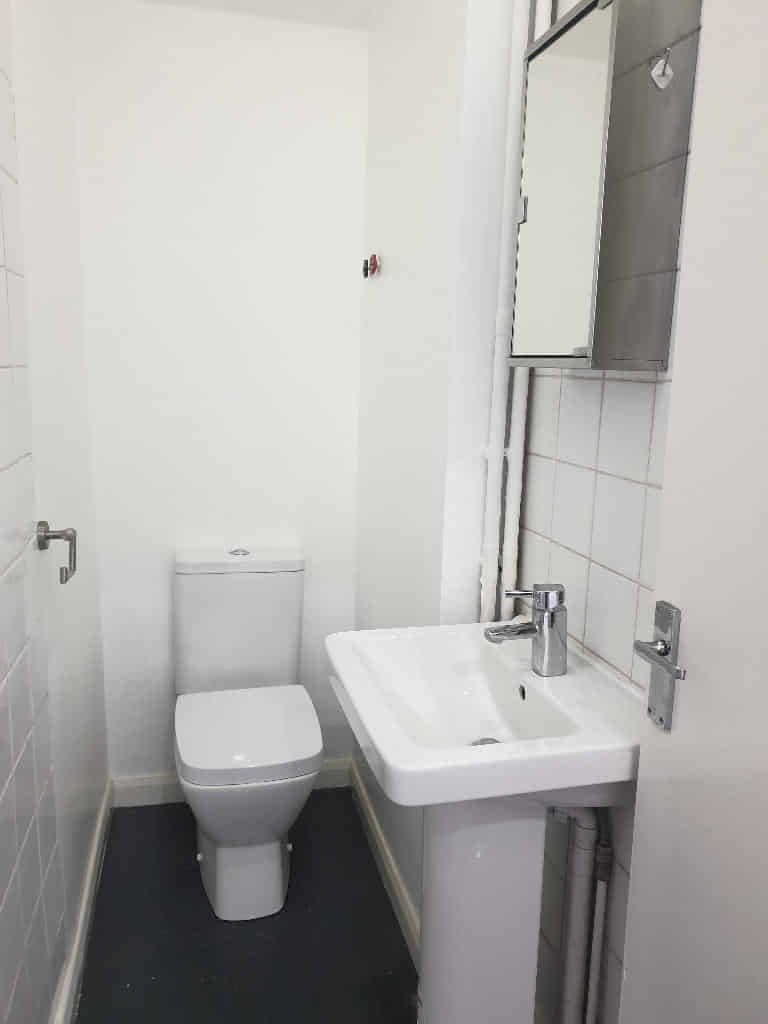 Victoria Views, Leicester - Leicester, England, United Kingdom - Deluxe Studio - Bathroom