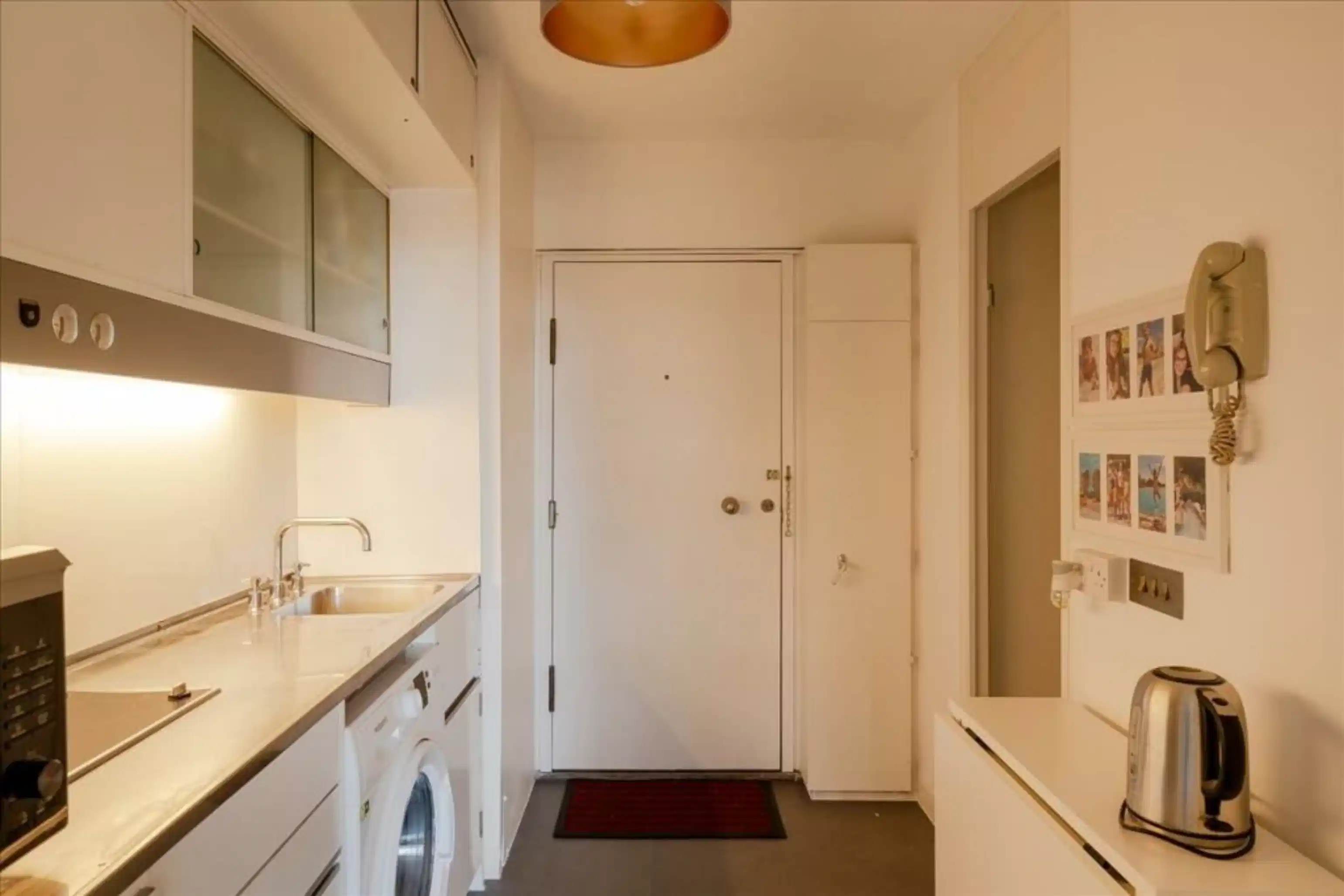 Common Area?w=400&h=260&fit=crop&q=40&auto=format&trim=auto