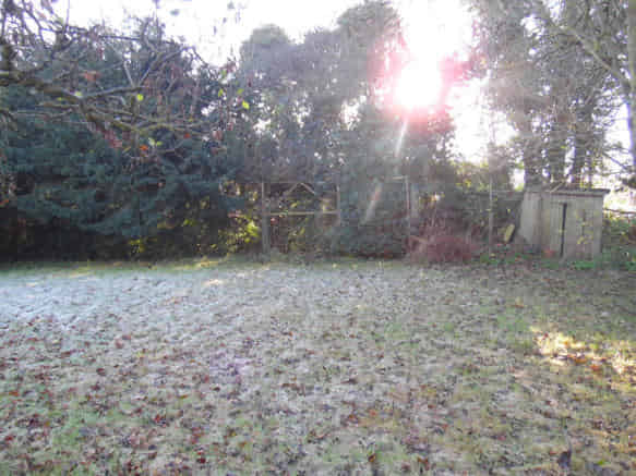 Room?w=400&h=260&fit=crop&q=40&auto=format&trim=auto