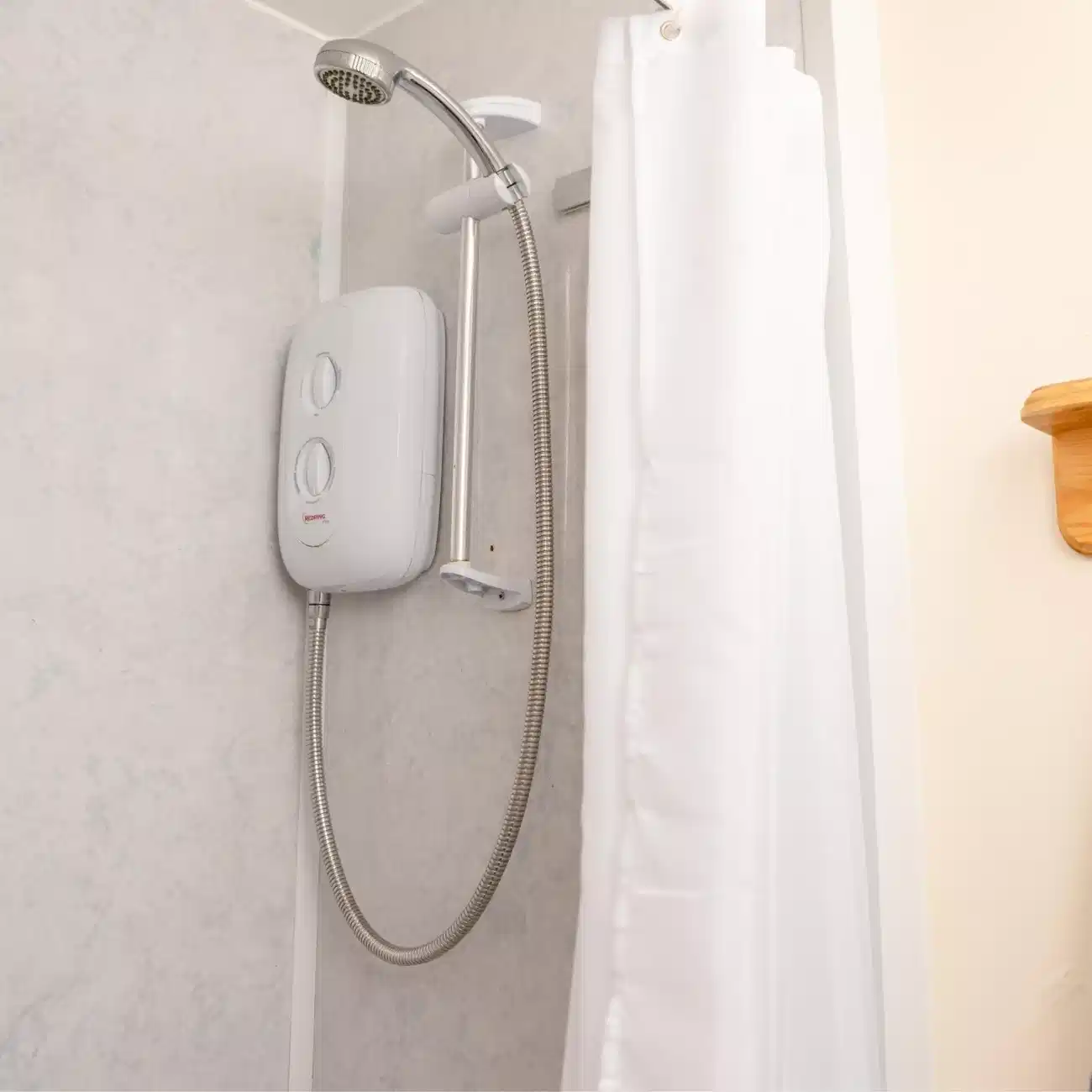 Amenities?w=400&h=260&fit=crop&q=40&auto=format&trim=auto