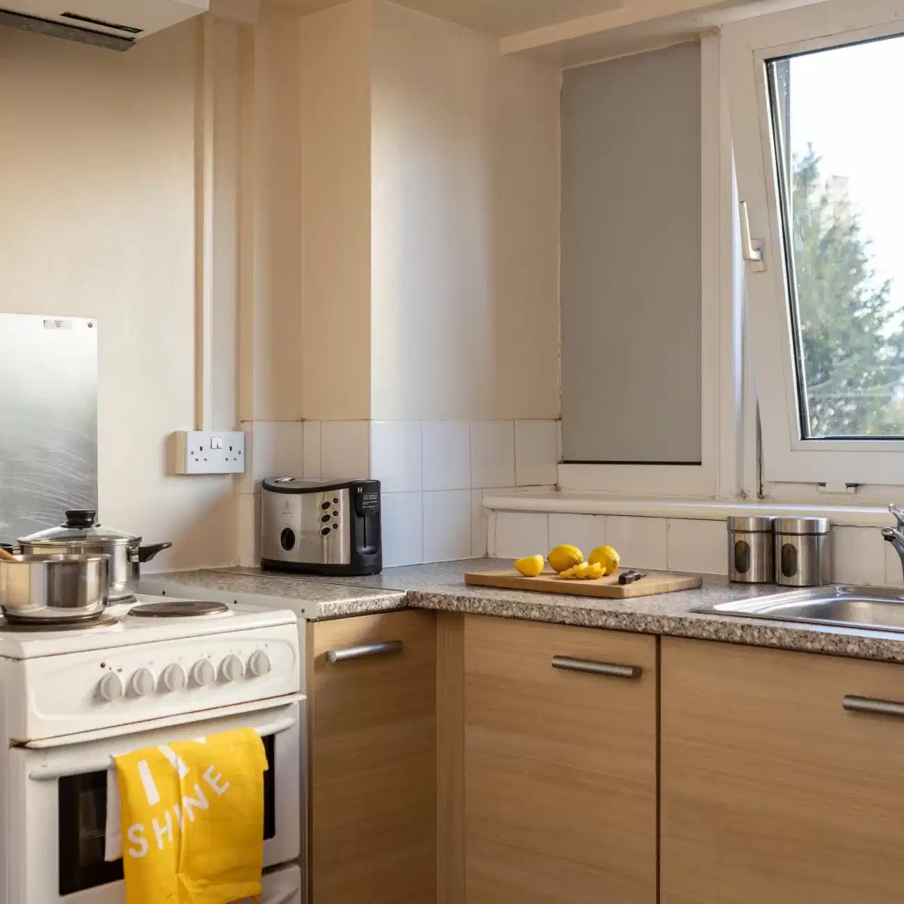 Amenities?w=400&h=260&fit=crop&q=40&auto=format&trim=auto