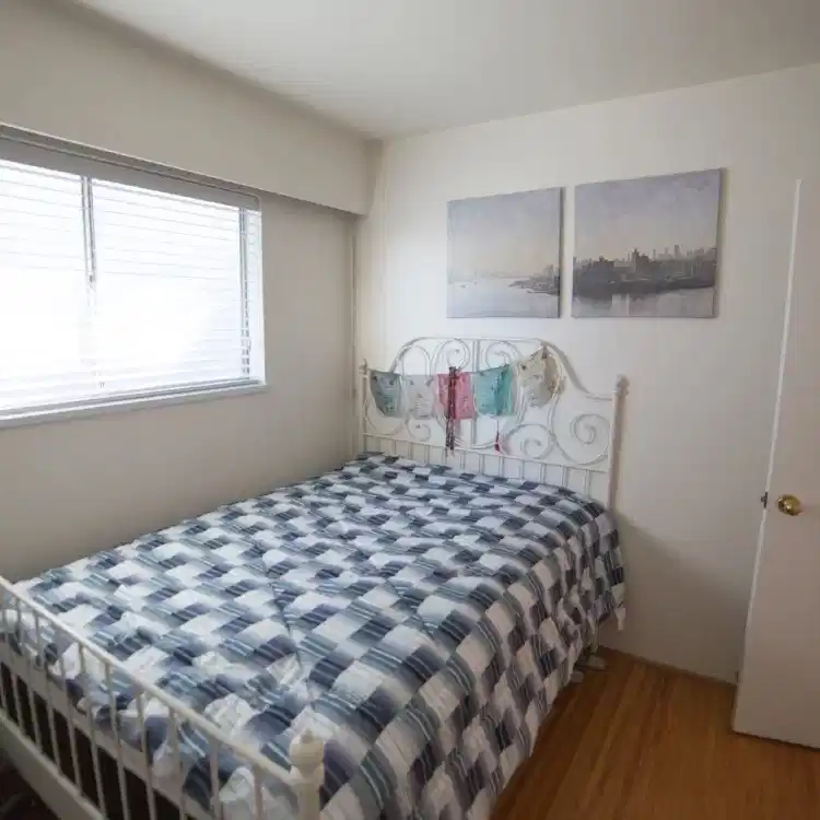 Amenities?w=400&h=260&fit=crop&q=40&auto=format&trim=auto