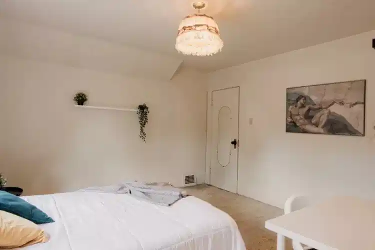 Dali Room( 1 Bed 1 Bath ) - Bedroom?w=400&h=260&fit=crop&q=40&auto=format&trim=auto
