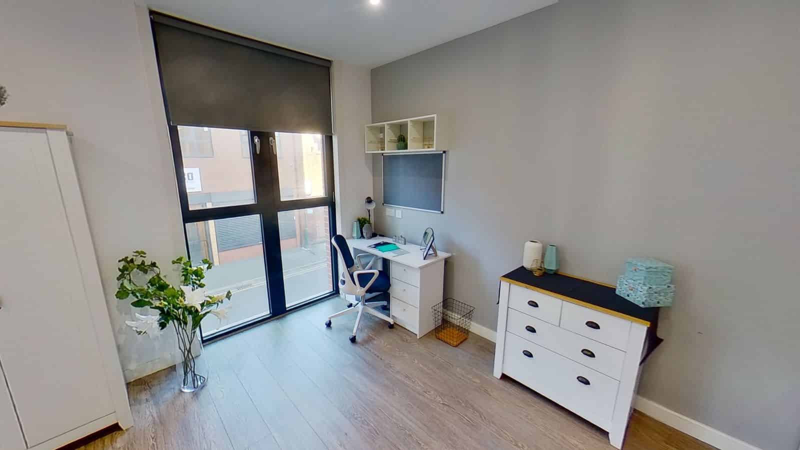 Common Area?w=400&h=260&fit=crop&q=40&auto=format&trim=auto