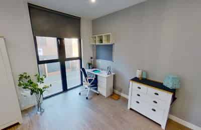 Common Area?w=400&h=260&fit=crop&q=40&auto=format&trim=auto