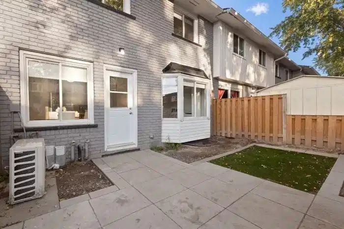 Woodroffe Place, Ottawa - Ottawa, Canada - Exterior