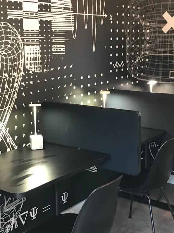 Common Area?w=400&h=260&fit=crop&q=40&auto=format&trim=auto