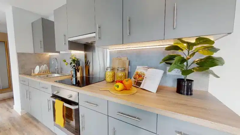 Common Area?w=400&h=260&fit=crop&q=40&auto=format&trim=auto