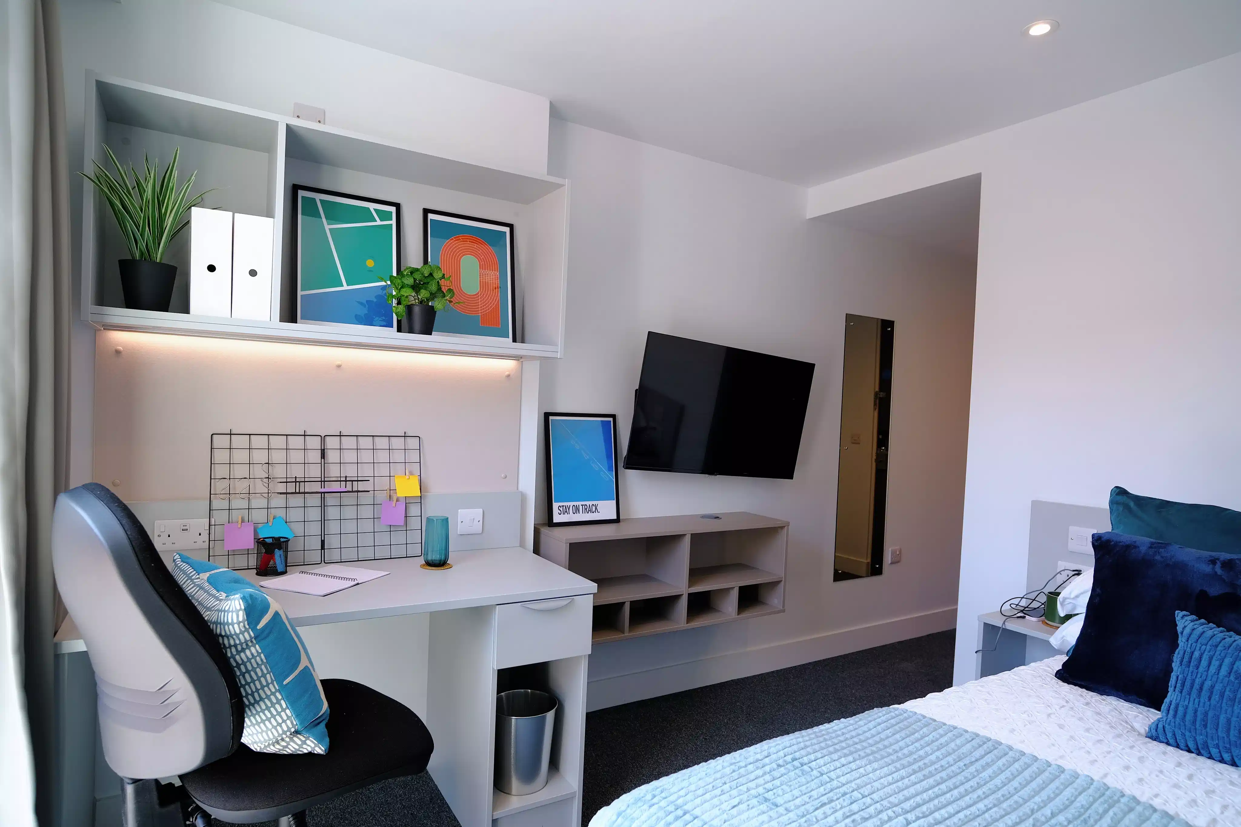 Common Area?w=400&h=260&fit=crop&q=40&auto=format&trim=auto