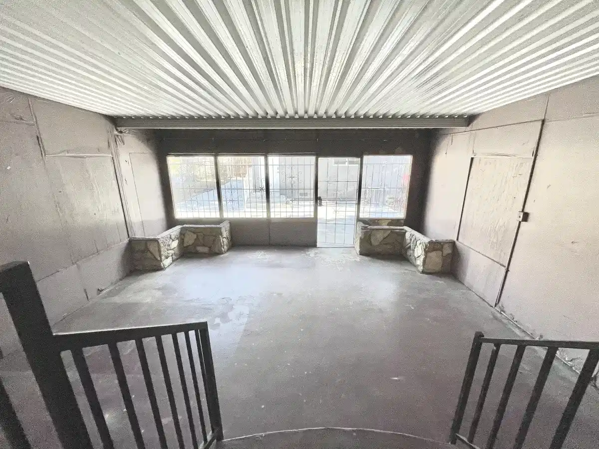 Exterior?w=400&h=260&fit=crop&q=40&auto=format&trim=auto