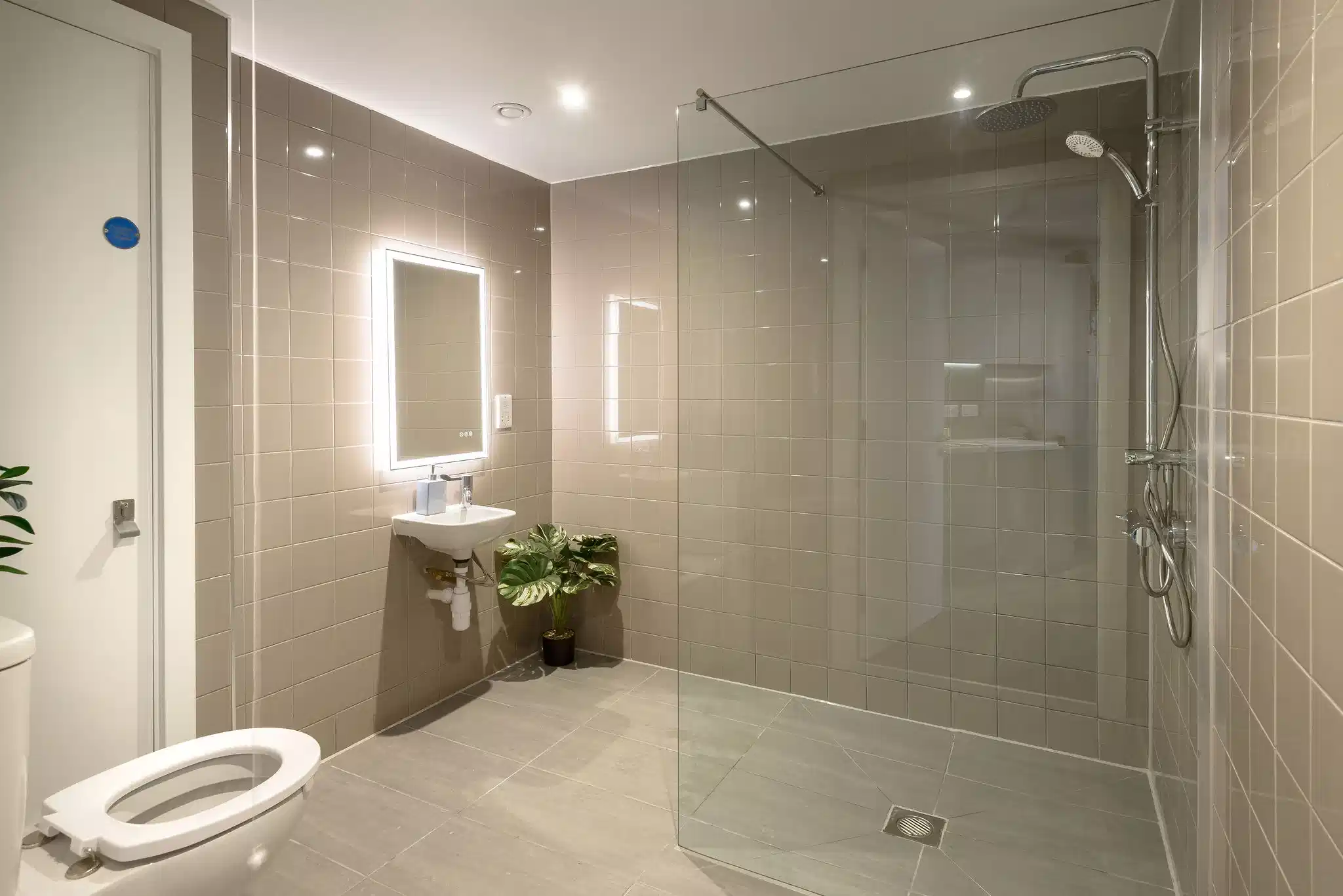 Amenities?w=400&h=260&fit=crop&q=40&auto=format&trim=auto