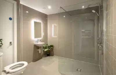 Common Area?w=400&h=260&fit=crop&q=40&auto=format&trim=auto