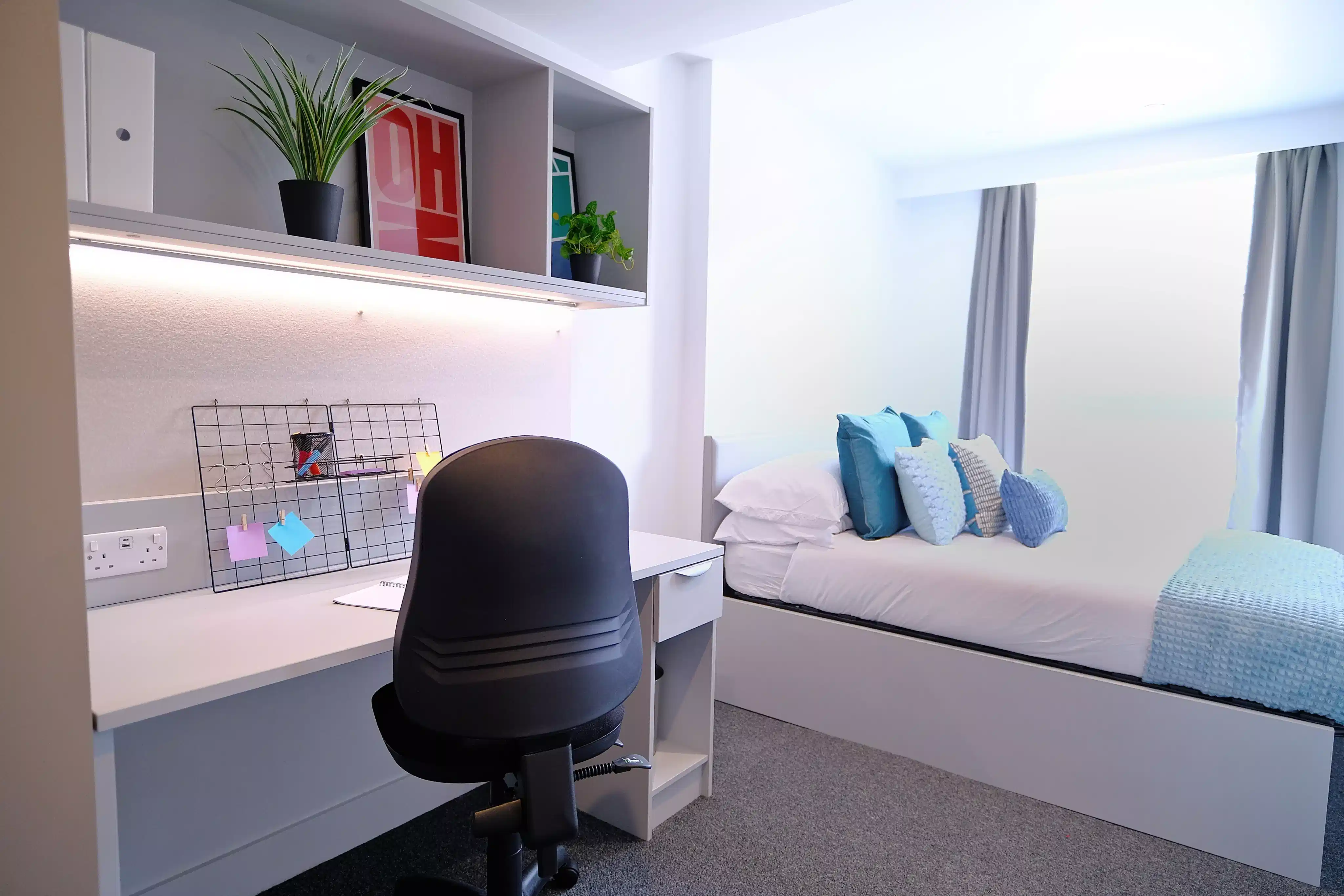 Common Area?w=400&h=260&fit=crop&q=40&auto=format&trim=auto