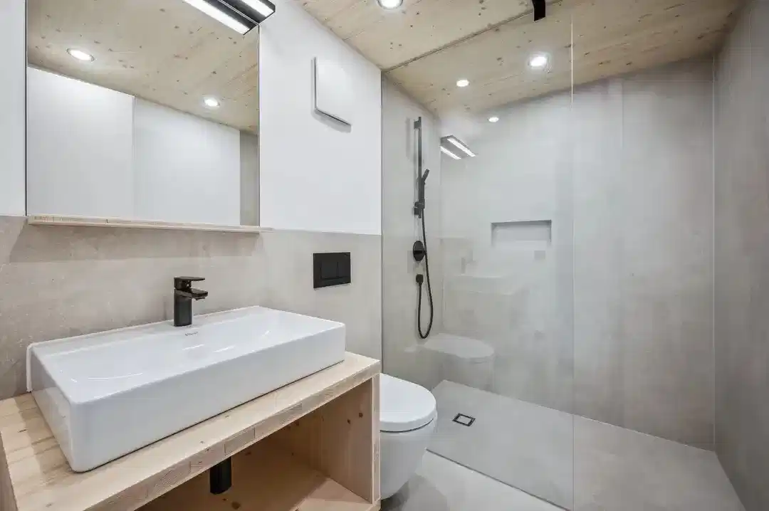 Exterior?w=400&h=260&fit=crop&q=40&auto=format&trim=auto