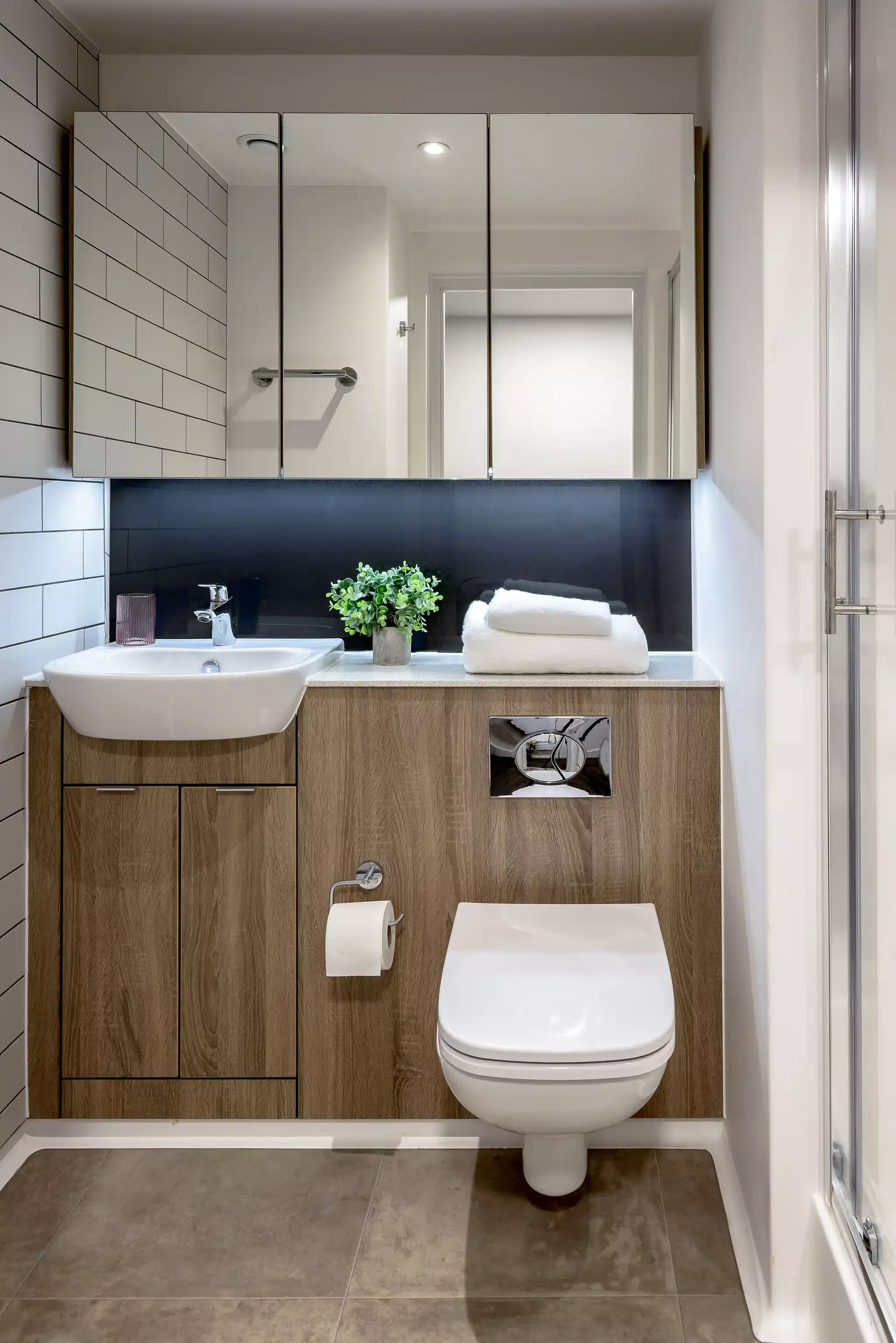 Common Area?w=400&h=260&fit=crop&q=40&auto=format&trim=auto