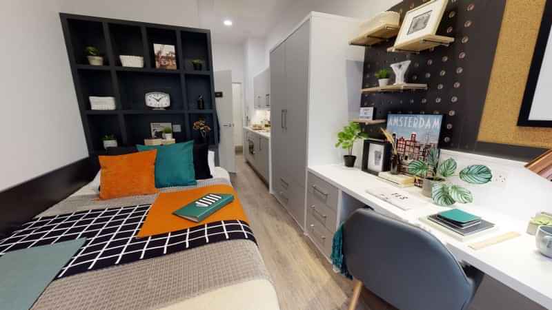 Exterior?w=400&h=260&fit=crop&q=40&auto=format&trim=auto