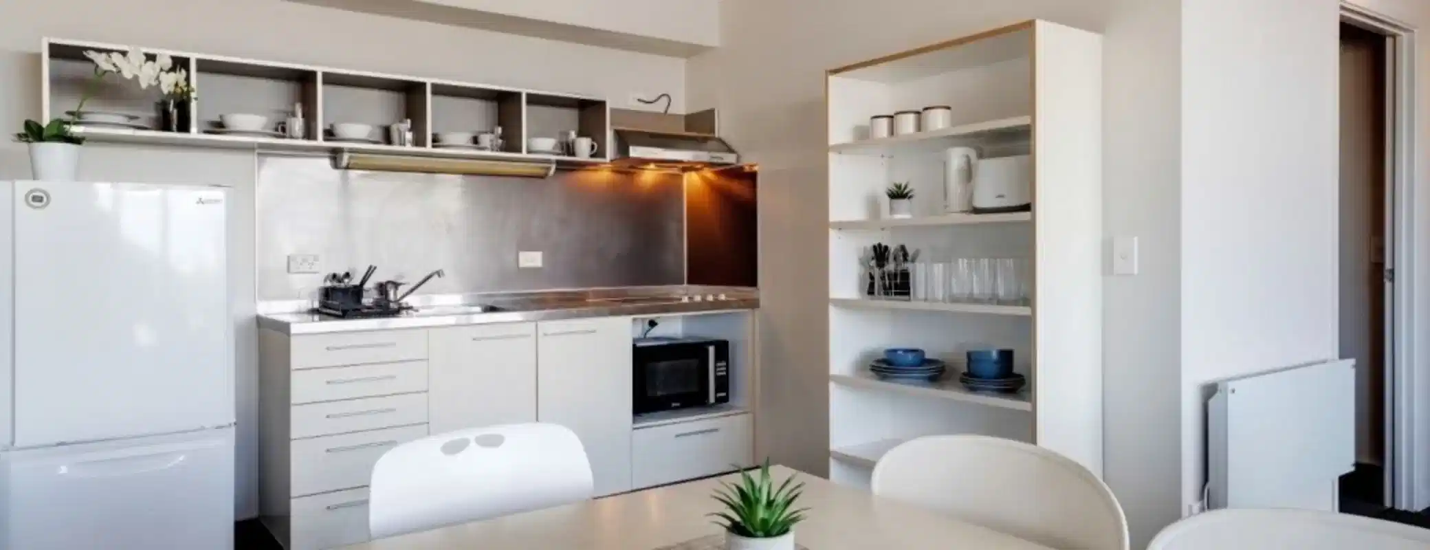 Common Area?w=400&h=260&fit=crop&q=40&auto=format&trim=auto