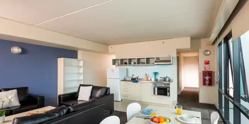 Common Area?w=400&h=260&fit=crop&q=40&auto=format&trim=auto