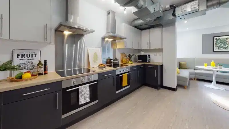 Common Area?w=400&h=260&fit=crop&q=40&auto=format&trim=auto