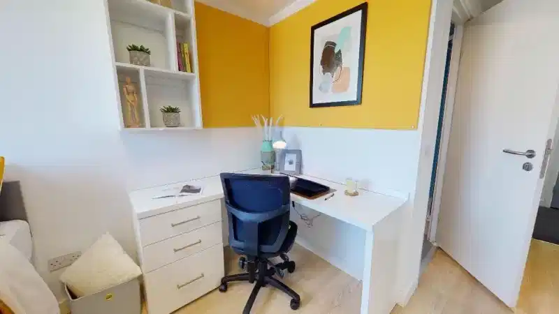 Exterior?w=400&h=260&fit=crop&q=40&auto=format&trim=auto