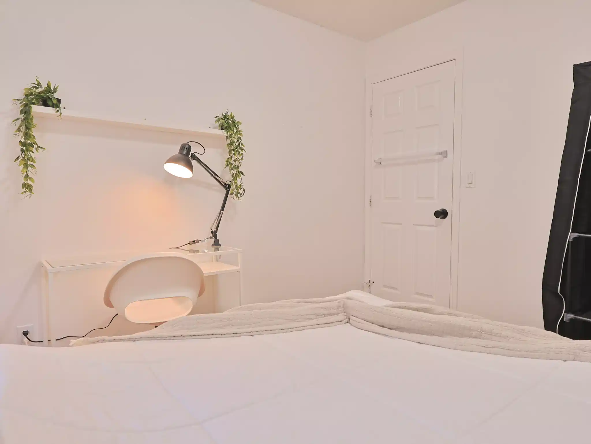 Kitchen?w=400&h=260&fit=crop&q=40&auto=format&trim=auto