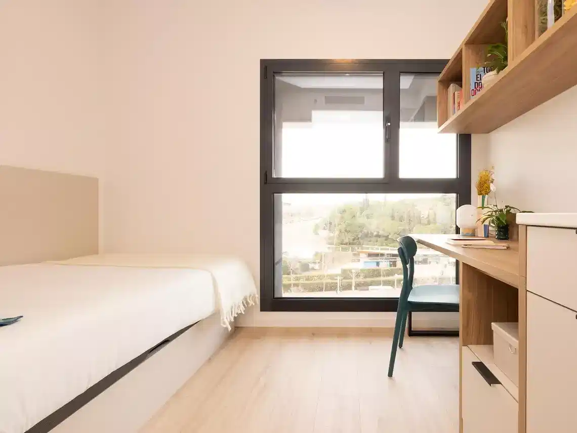 Common Area?w=400&h=260&fit=crop&q=40&auto=format&trim=auto