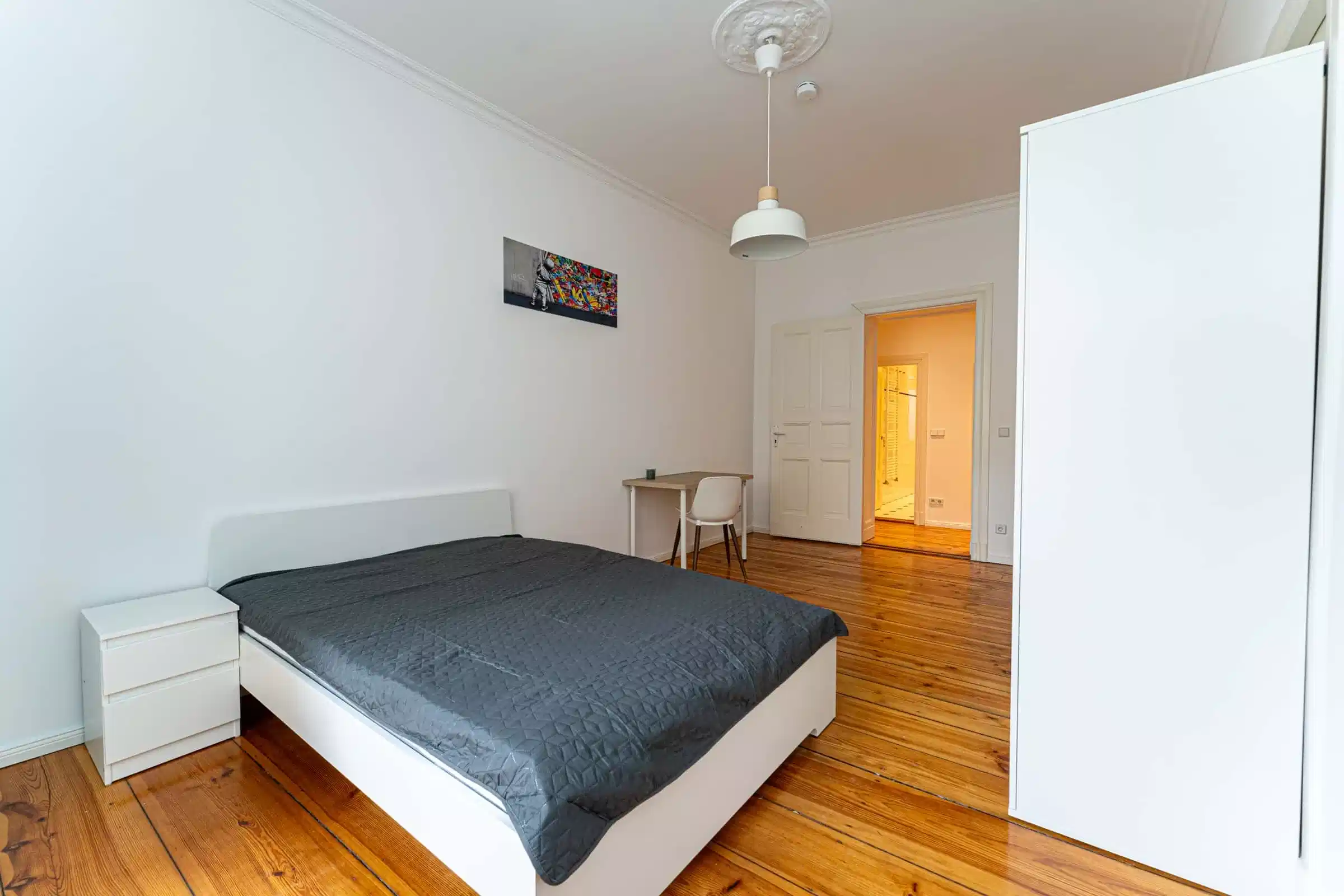 Bedroom?w=400&h=260&fit=crop&q=40&auto=format&trim=auto