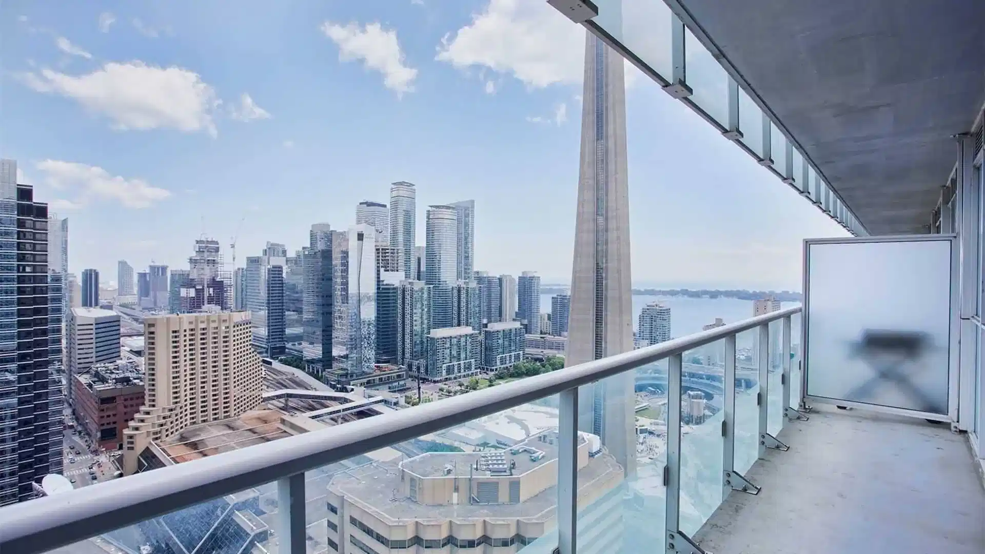 Exterior?w=400&h=260&fit=crop&q=40&auto=format&trim=auto