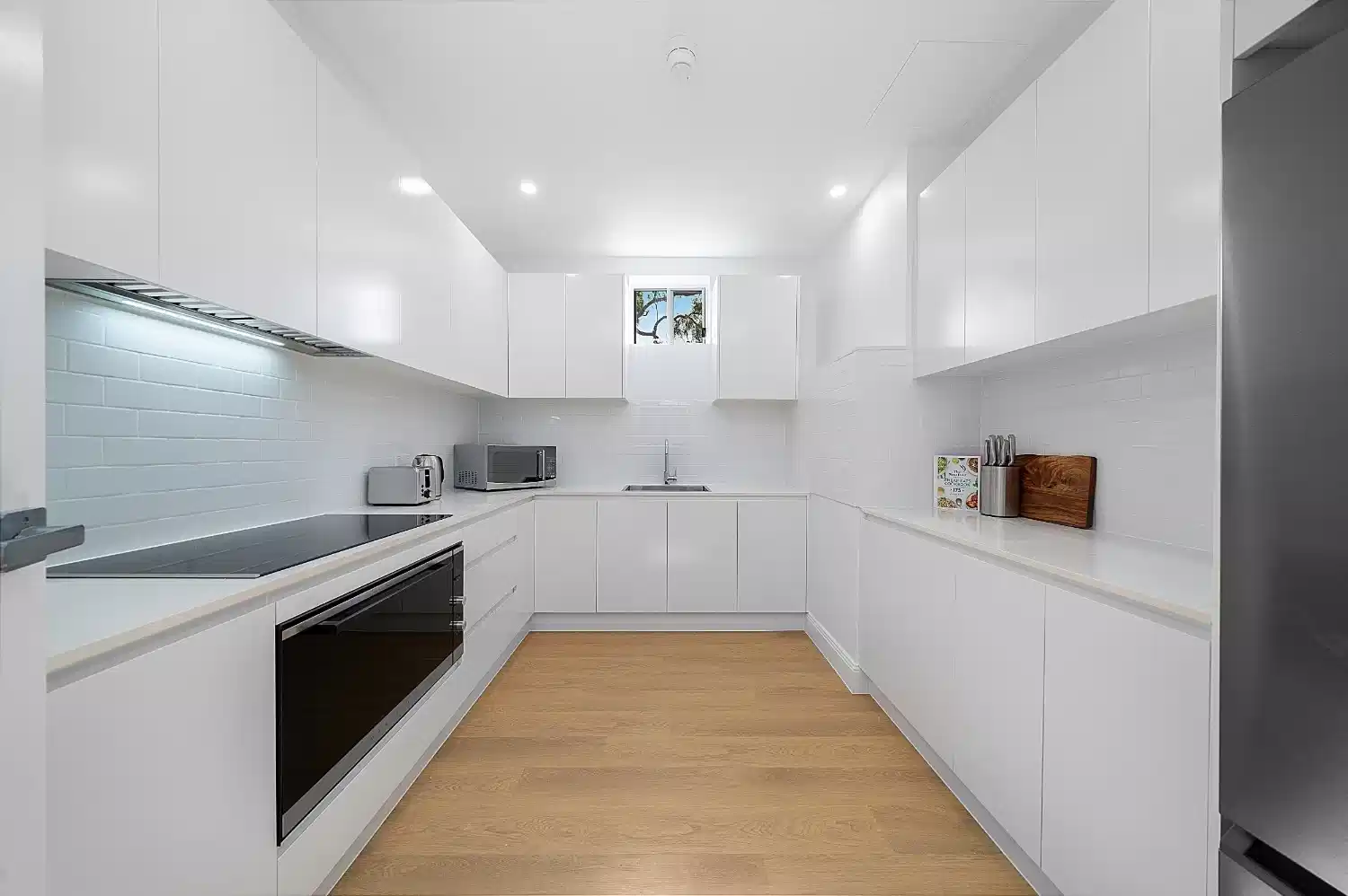 Common Area?w=400&h=260&fit=crop&q=40&auto=format&trim=auto