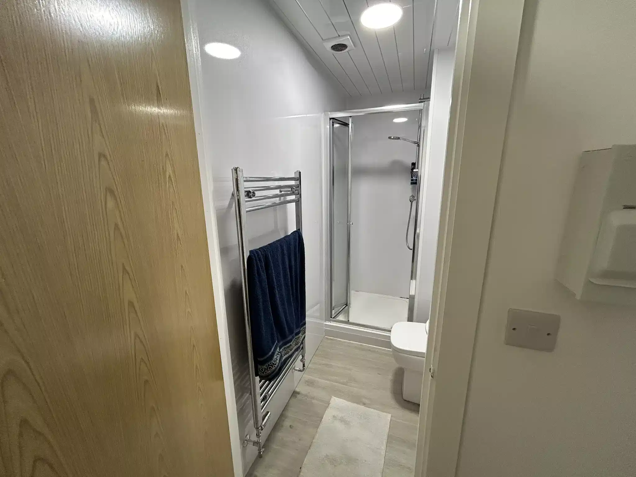 Exterior?w=400&h=260&fit=crop&q=40&auto=format&trim=auto