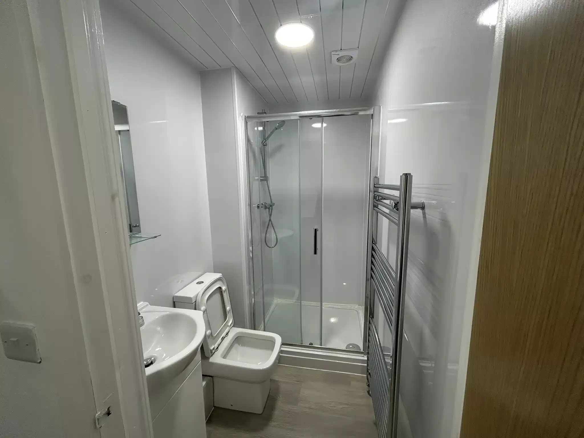 Exterior?w=400&h=260&fit=crop&q=40&auto=format&trim=auto