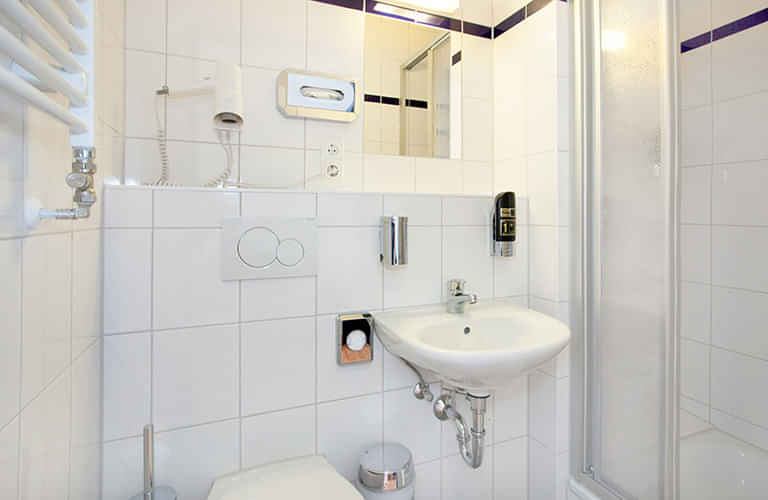 15045?w=400&h=260&fit=crop&q=40&auto=format&trim=auto