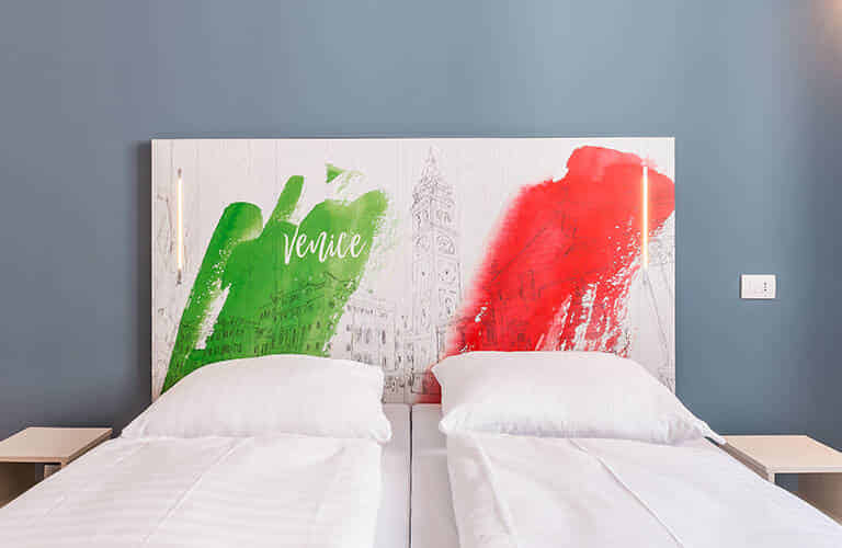 90307?w=400&h=260&fit=crop&q=40&auto=format&trim=auto