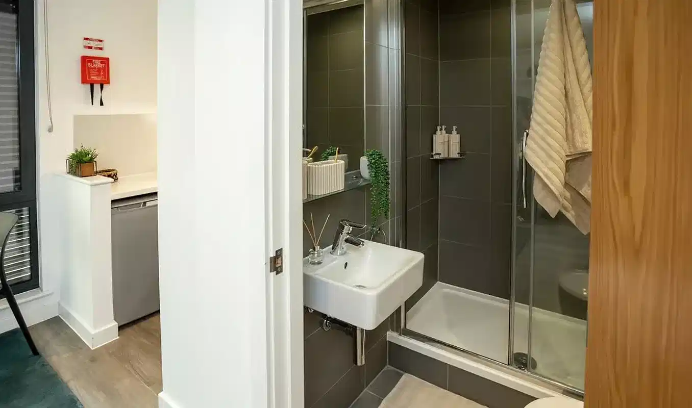 Kitchen?w=400&h=260&fit=crop&q=40&auto=format&trim=auto