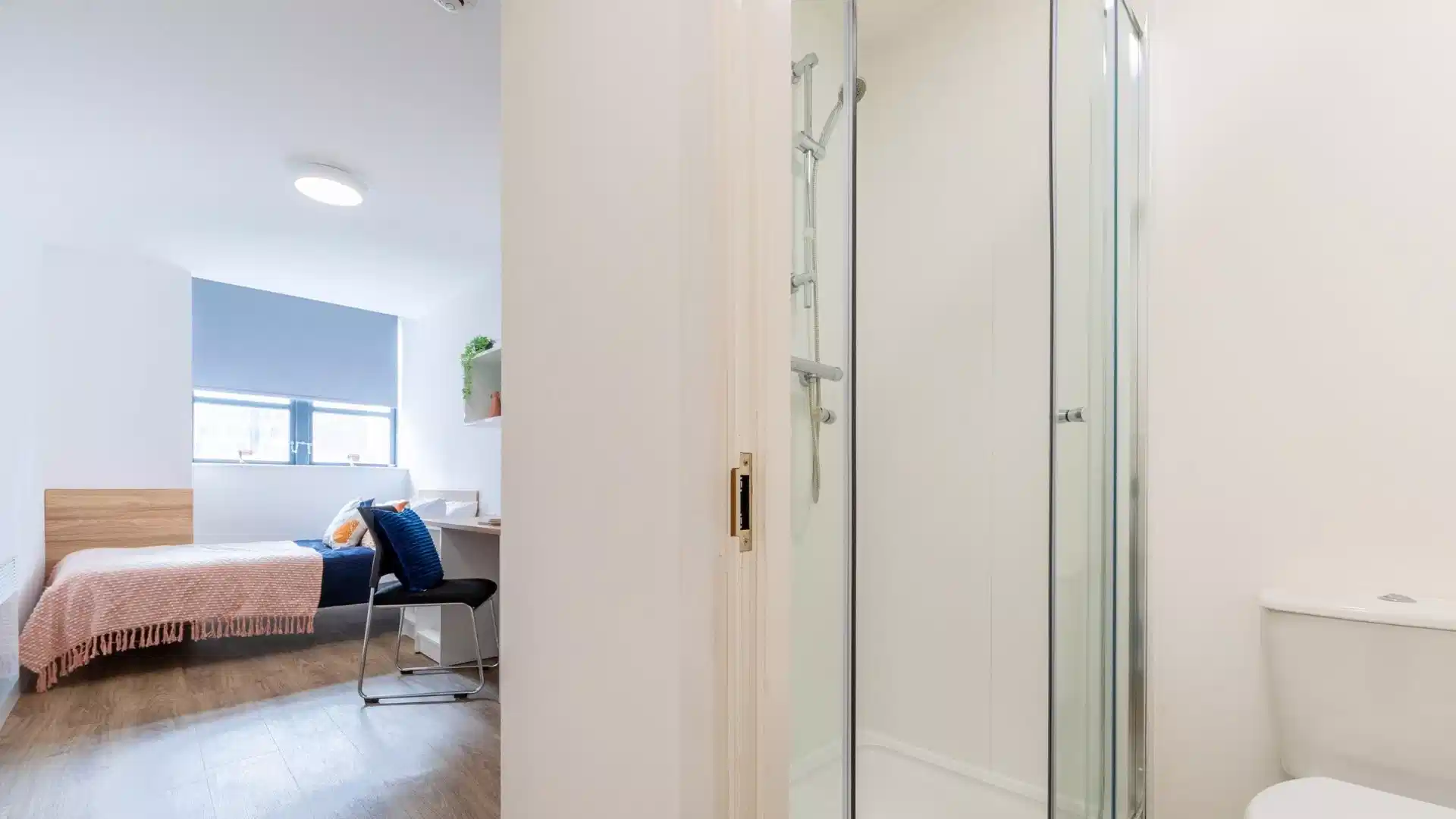 Amenities?w=400&h=260&fit=crop&q=40&auto=format&trim=auto