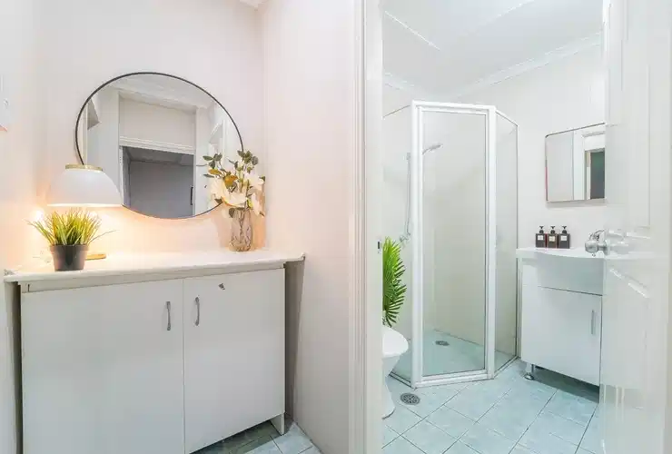 Common Area?w=400&h=260&fit=crop&q=40&auto=format&trim=auto