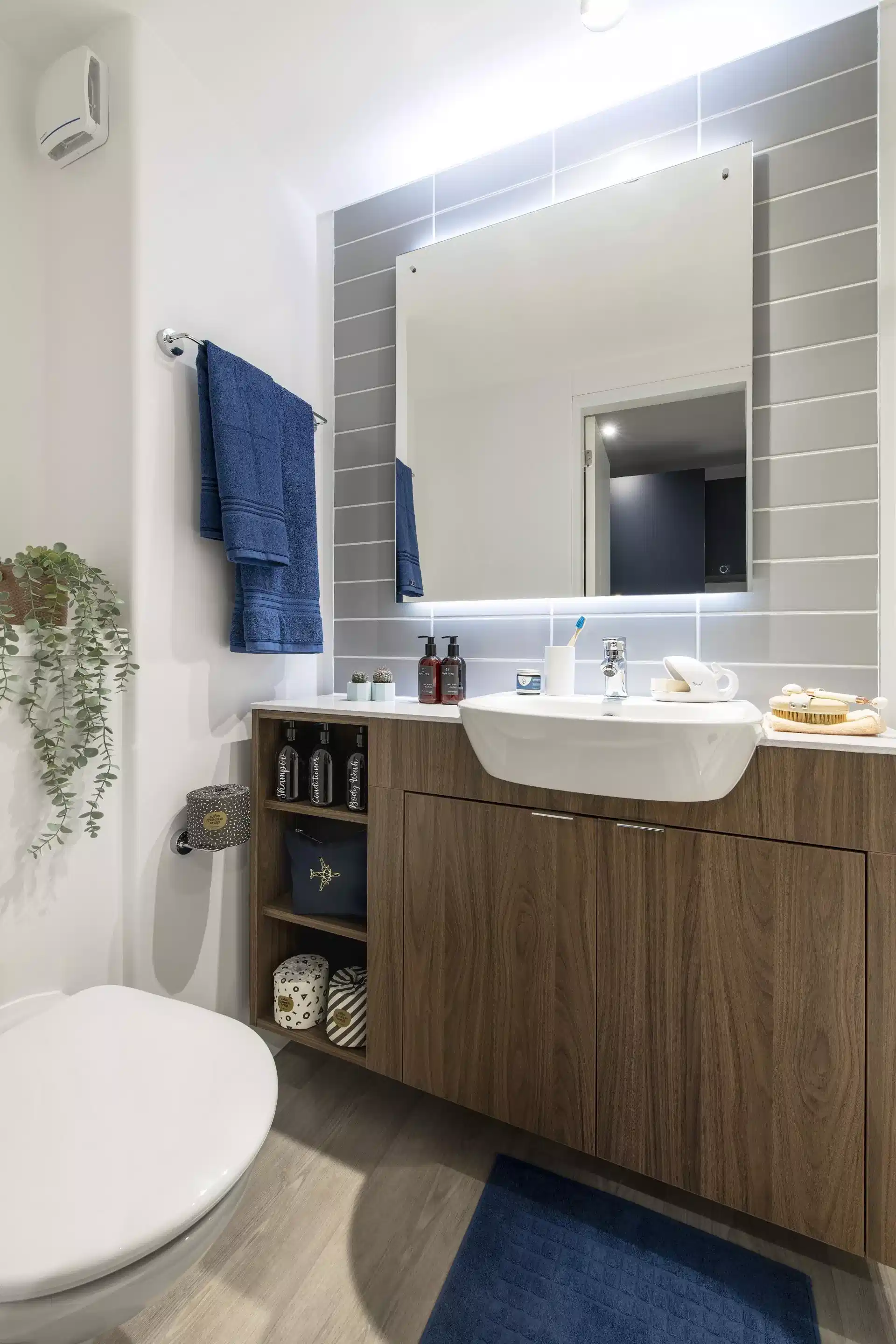 Common Area?w=400&h=260&fit=crop&q=40&auto=format&trim=auto