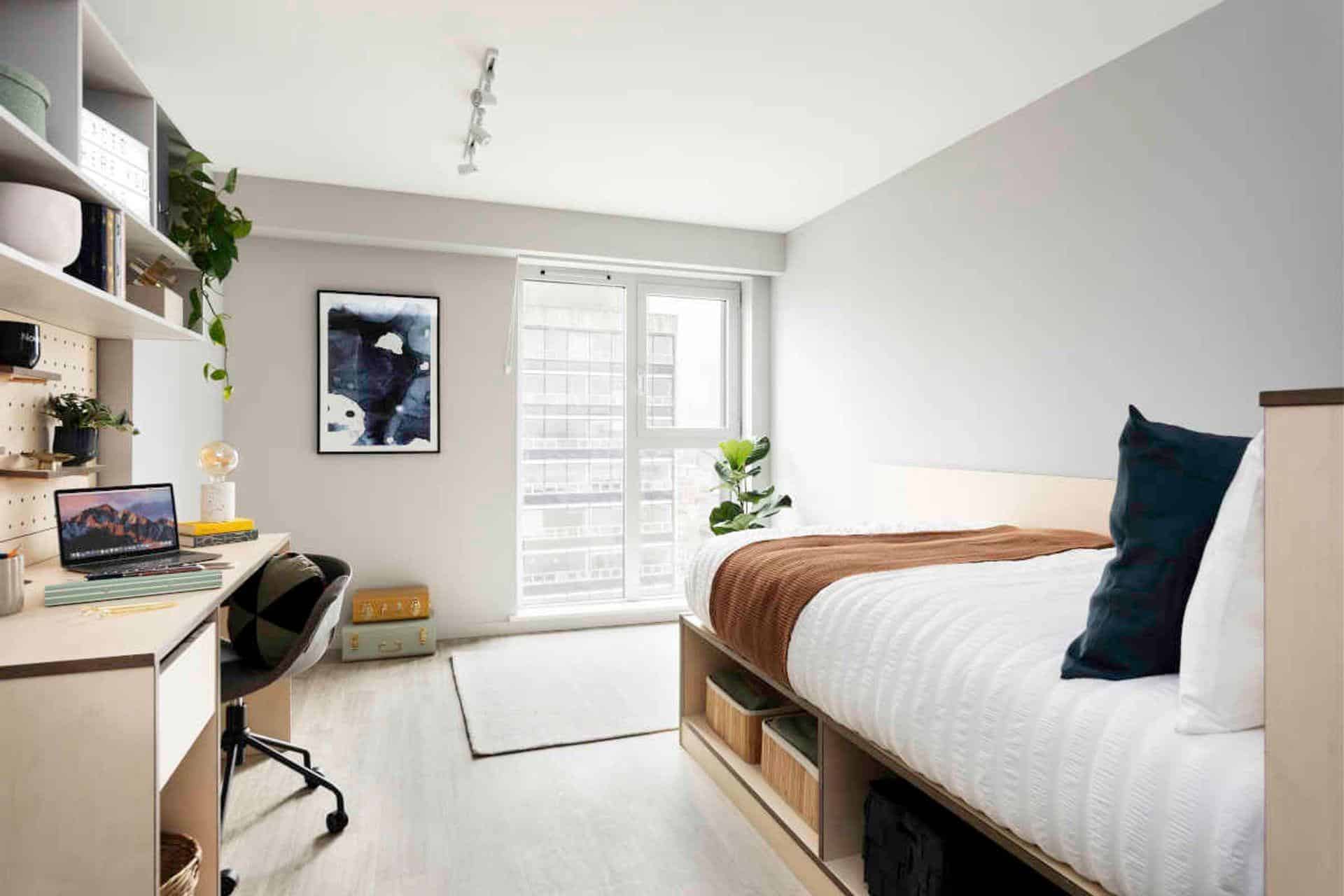 Amenities?w=400&h=260&fit=crop&q=40&auto=format&trim=auto