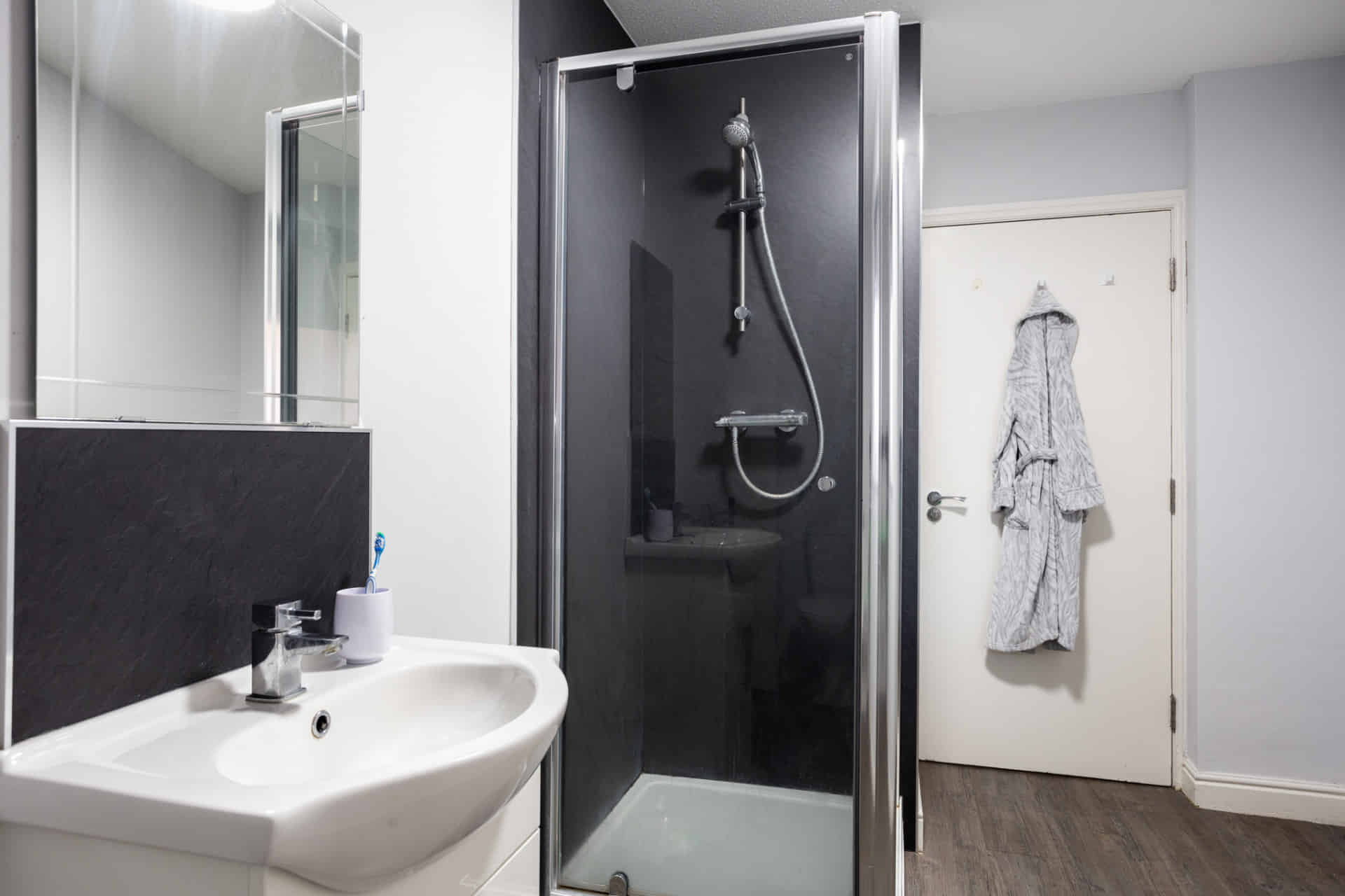 48 Royal Park Road, Leeds - Leeds, England, United Kingdom - Bathroom