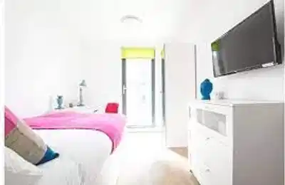 Chapel Street, Salford - Salford, England, United Kingdom - Deluxe En-suite - Bedroom