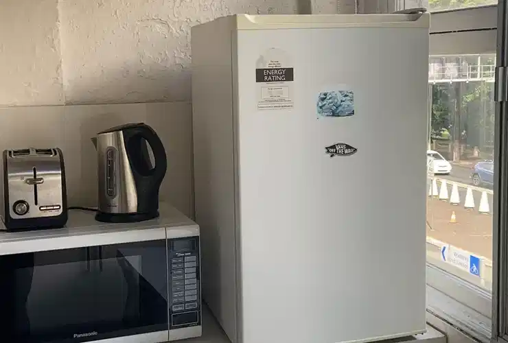 Kitchen?w=400&h=260&fit=crop&q=40&auto=format&trim=auto