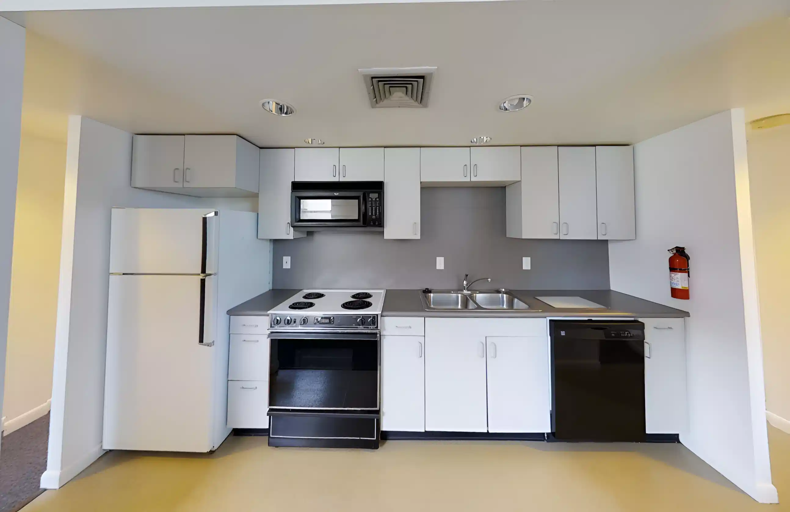 58 E Daniel St-C3, Champaign - Champaign, Illinois, United States - 2 Bedrooms 1 Bathroom - Kitchen