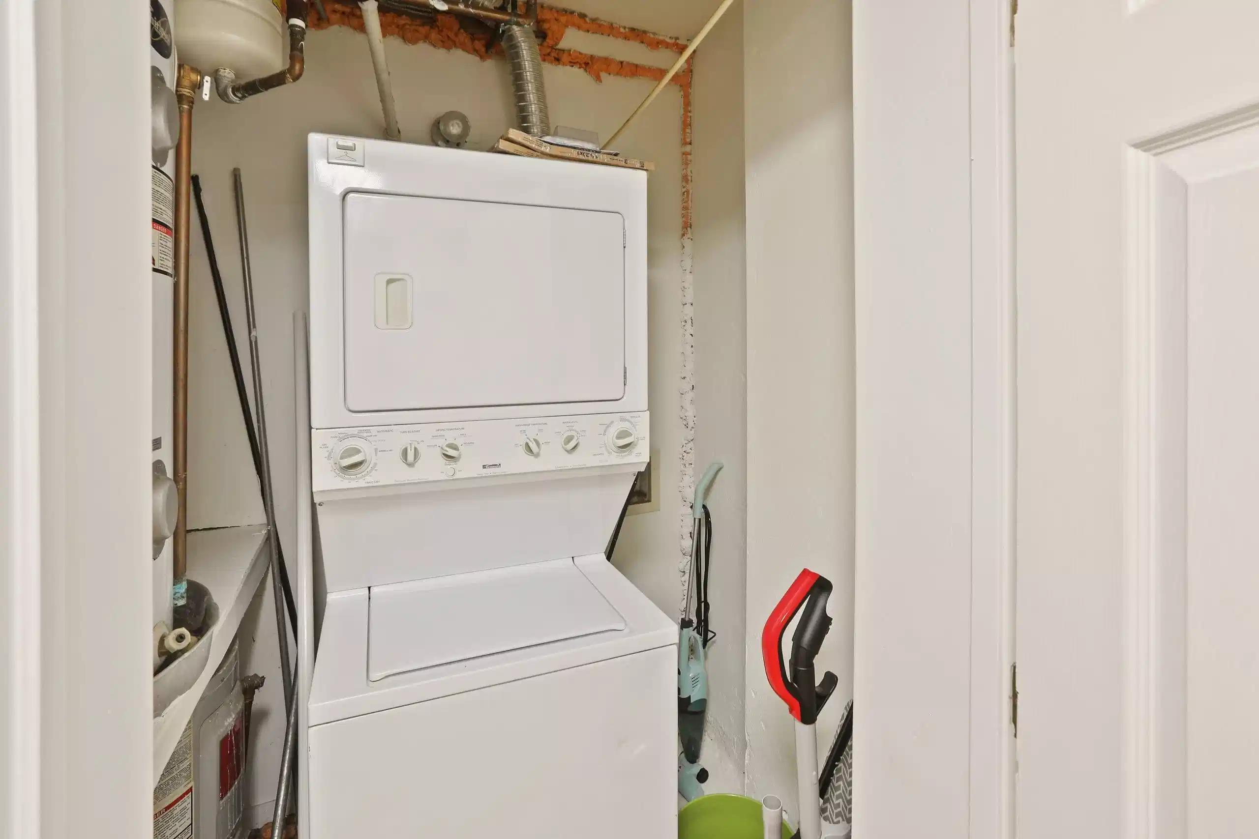Kitchen?w=400&h=260&fit=crop&q=40&auto=format&trim=auto