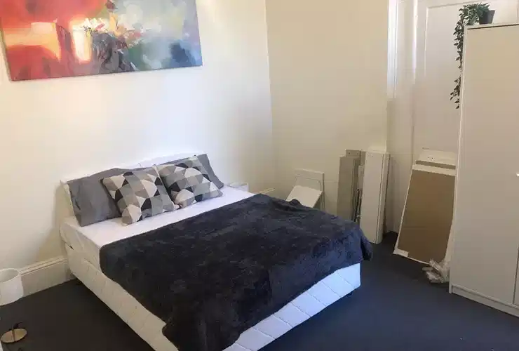 Exterior?w=400&h=260&fit=crop&q=40&auto=format&trim=auto